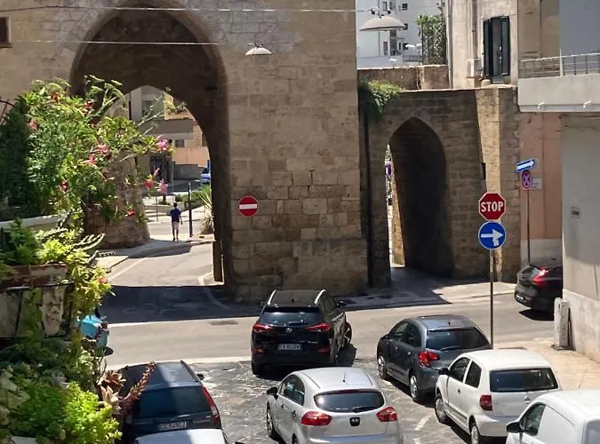 Porta Napoli *